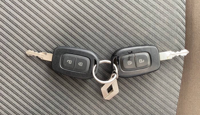 2017 Renault Duster RXL PETROL, Petrol, Manual, 34,281 km, Key Close Up