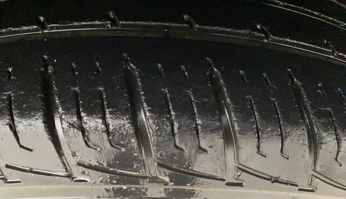 2017 Renault Duster RXL PETROL, Petrol, Manual, 34,281 km, Right Front Tyre Tread