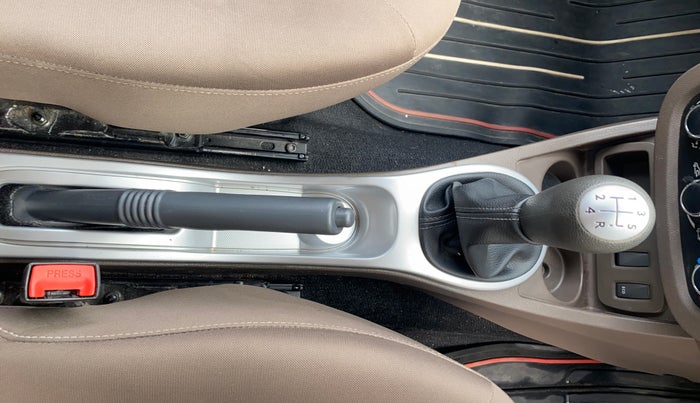 2017 Renault Duster RXL PETROL, Petrol, Manual, 34,281 km, Gear Lever