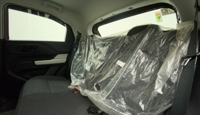 2022 Tata PUNCH ACCOMPLISHED MT, Petrol, Manual, 22,585 km, Right Side Rear Door Cabin