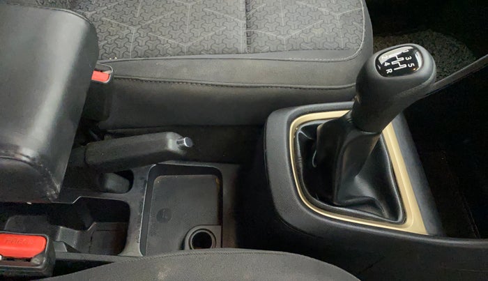 2022 Tata PUNCH ACCOMPLISHED MT, Petrol, Manual, 22,585 km, Gear Lever