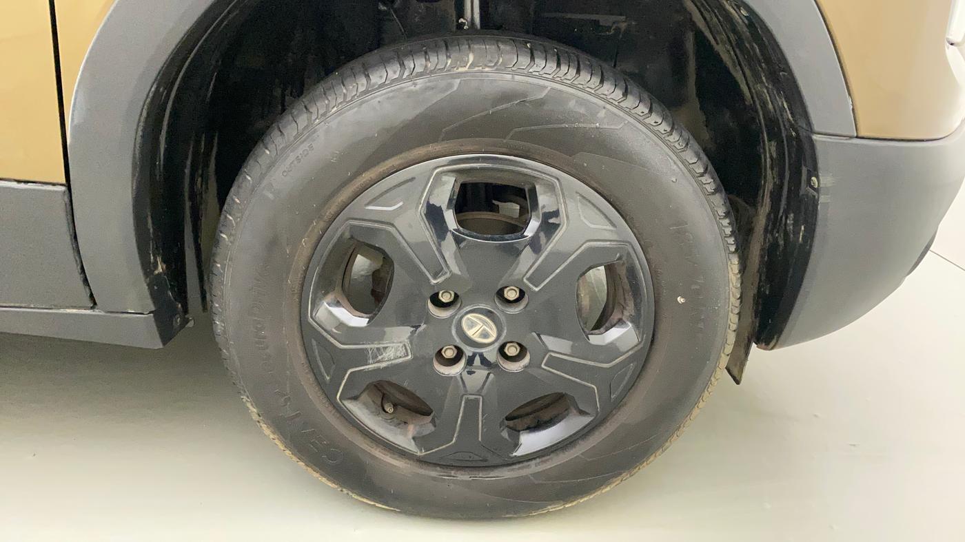 2022 Tata PUNCH ACCOMPLISHED MT, Petrol, Manual, 22,585 km, Right Front Wheel