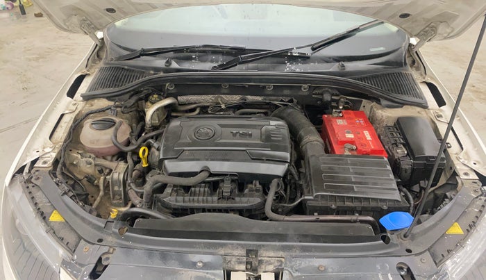 2015 Skoda Octavia ELEGANCE 1.8 TSI AT, Petrol, Automatic, 1,23,529 km, Engine View