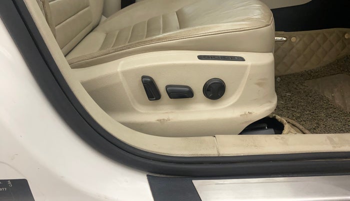 2015 Skoda Octavia ELEGANCE 1.8 TSI AT, Petrol, Automatic, 1,23,529 km, Driver Side Adjustment Panel