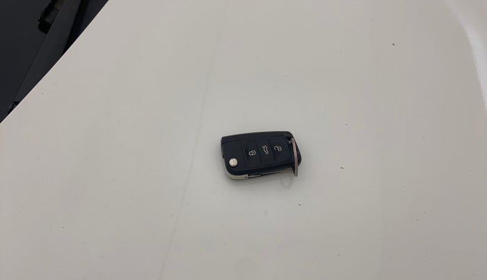 2015 Skoda Octavia ELEGANCE 1.8 TSI AT, Petrol, Automatic, 1,23,529 km, Key Close Up