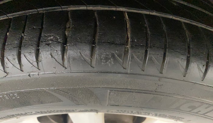 2015 Skoda Octavia ELEGANCE 1.8 TSI AT, Petrol, Automatic, 1,23,529 km, Left Rear Tyre Tread