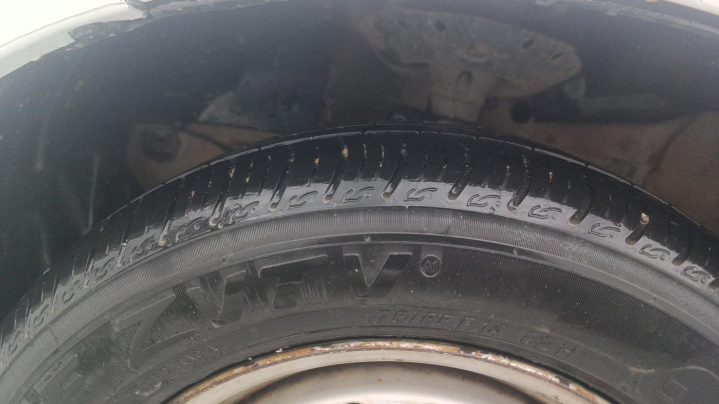 2013 Honda Brio EX MT, Petrol, Manual, 1,01,818 km, Left Front Tyre Tread