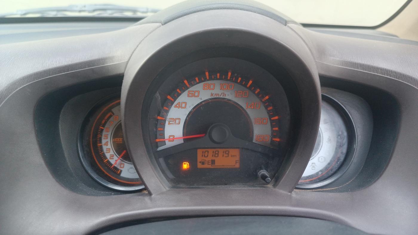 2013 Honda Brio EX MT, Petrol, Manual, 1,01,818 km, Odometer Image