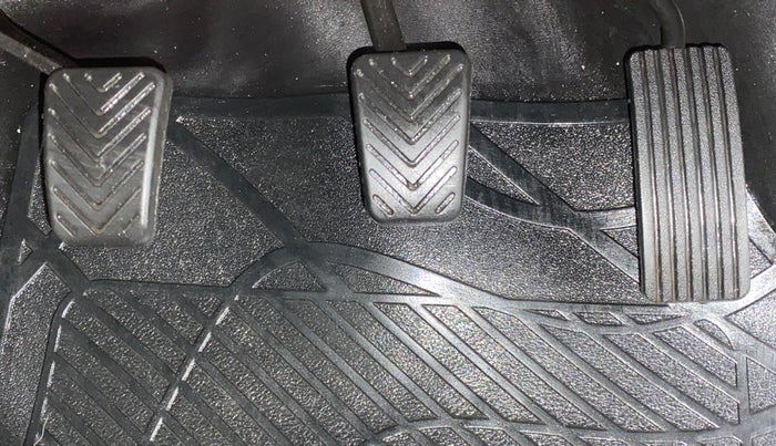 2017 Hyundai Eon ERA PLUS, Petrol, Manual, 5,299 km, Pedals