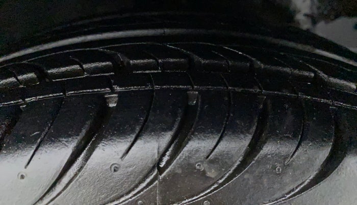 2017 Hyundai Eon ERA PLUS, Petrol, Manual, 5,299 km, Right Front Tyre Tread