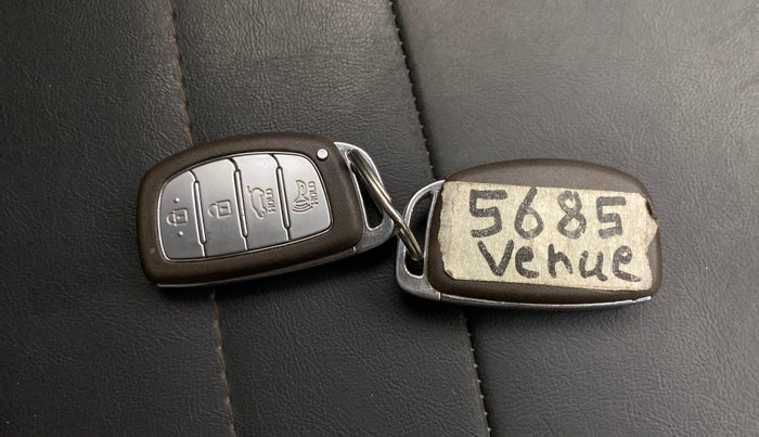 2020 Hyundai VENUE SX PLUS 1.0 TURBO DCT, Petrol, Automatic, 66,016 km, Key Close Up