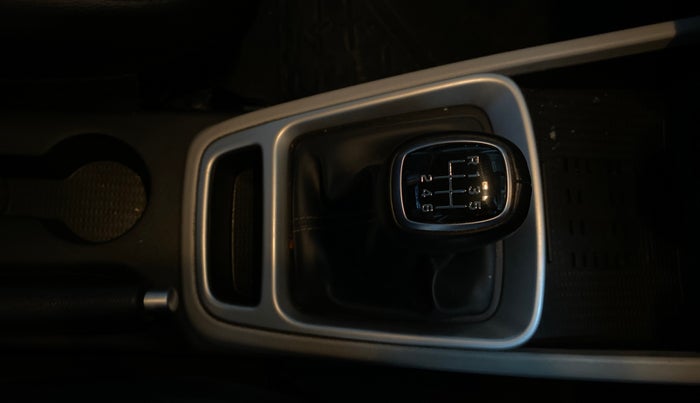 2022 Hyundai VENUE SX 1.5 CRDI DUAL TONE, Diesel, Manual, 84,540 km, Gear Lever