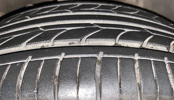 2022 Hyundai VENUE SX 1.5 CRDI DUAL TONE, Diesel, Manual, 84,540 km, Right Front Tyre Tread