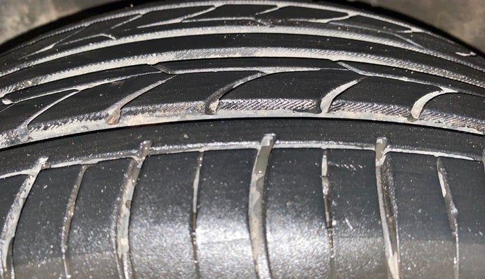 2022 Hyundai VENUE SX 1.5 CRDI DUAL TONE, Diesel, Manual, 84,540 km, Left Front Tyre Tread