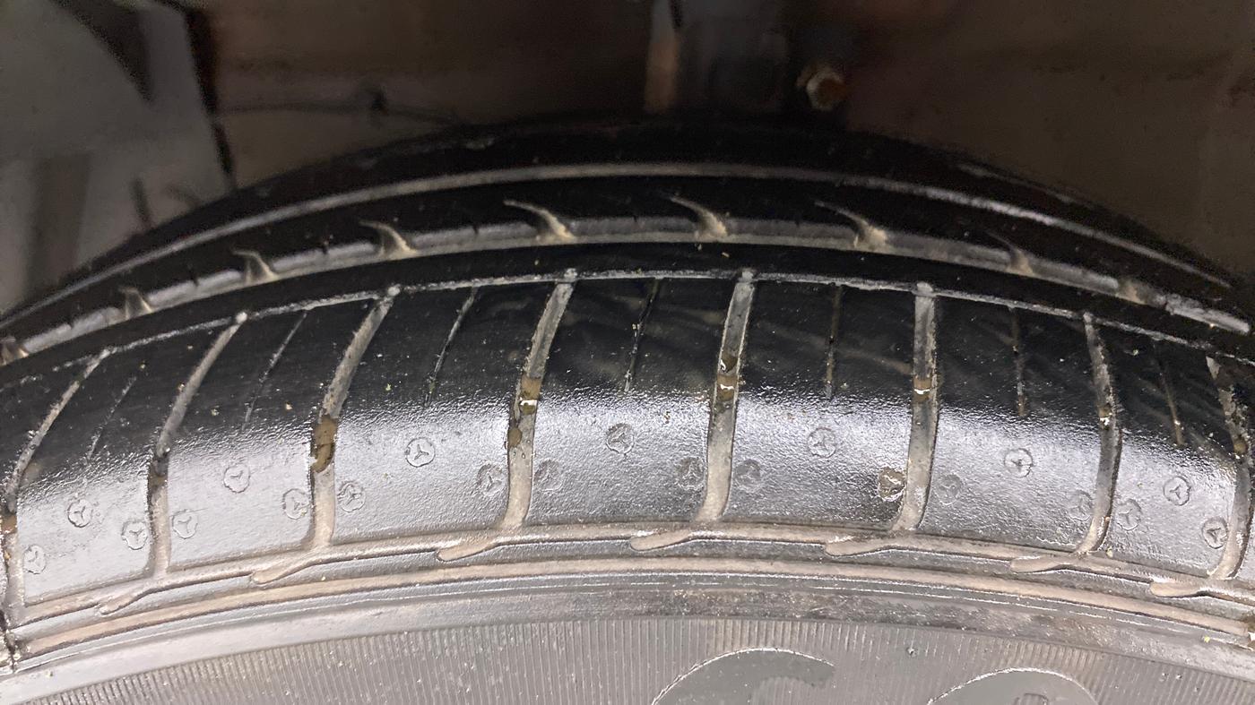 2014 Maruti Ciaz VXI+AT, Petrol, Automatic, 86,576 km, Left Front Tyre Tread