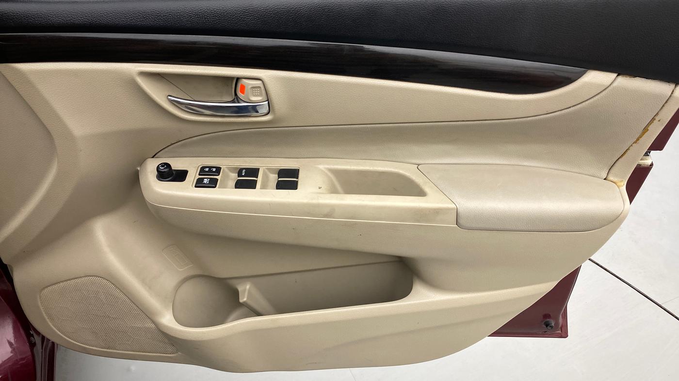 2014 Maruti Ciaz VXI+AT, Petrol, Automatic, 86,576 km, Driver Side Door Panels Control