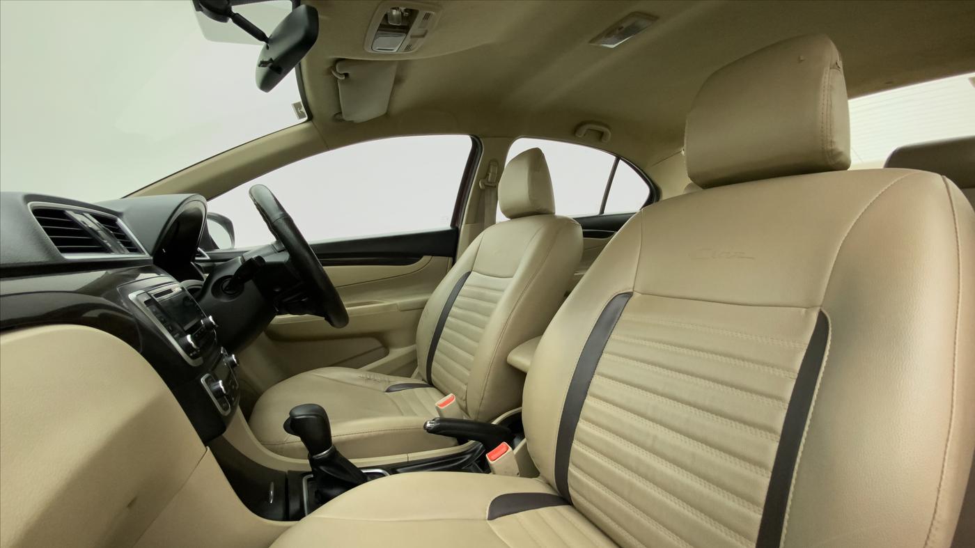 2014 Maruti Ciaz VXI+AT, Petrol, Automatic, 86,576 km, Right Side Front Door Cabin