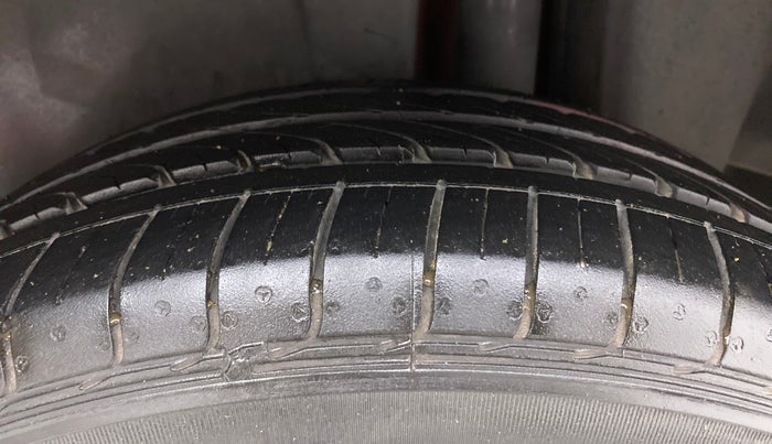2014 Maruti Ciaz VXI+AT, Petrol, Automatic, 86,576 km, Left Rear Tyre Tread