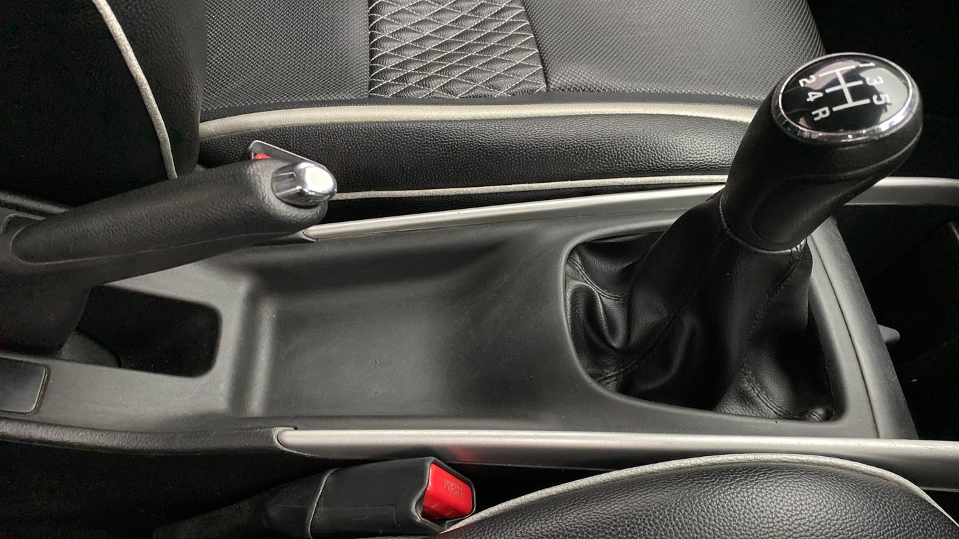 2017 Maruti Baleno DELTA 1.2 K12, Petrol, Manual, 66,058 km, Gear Lever