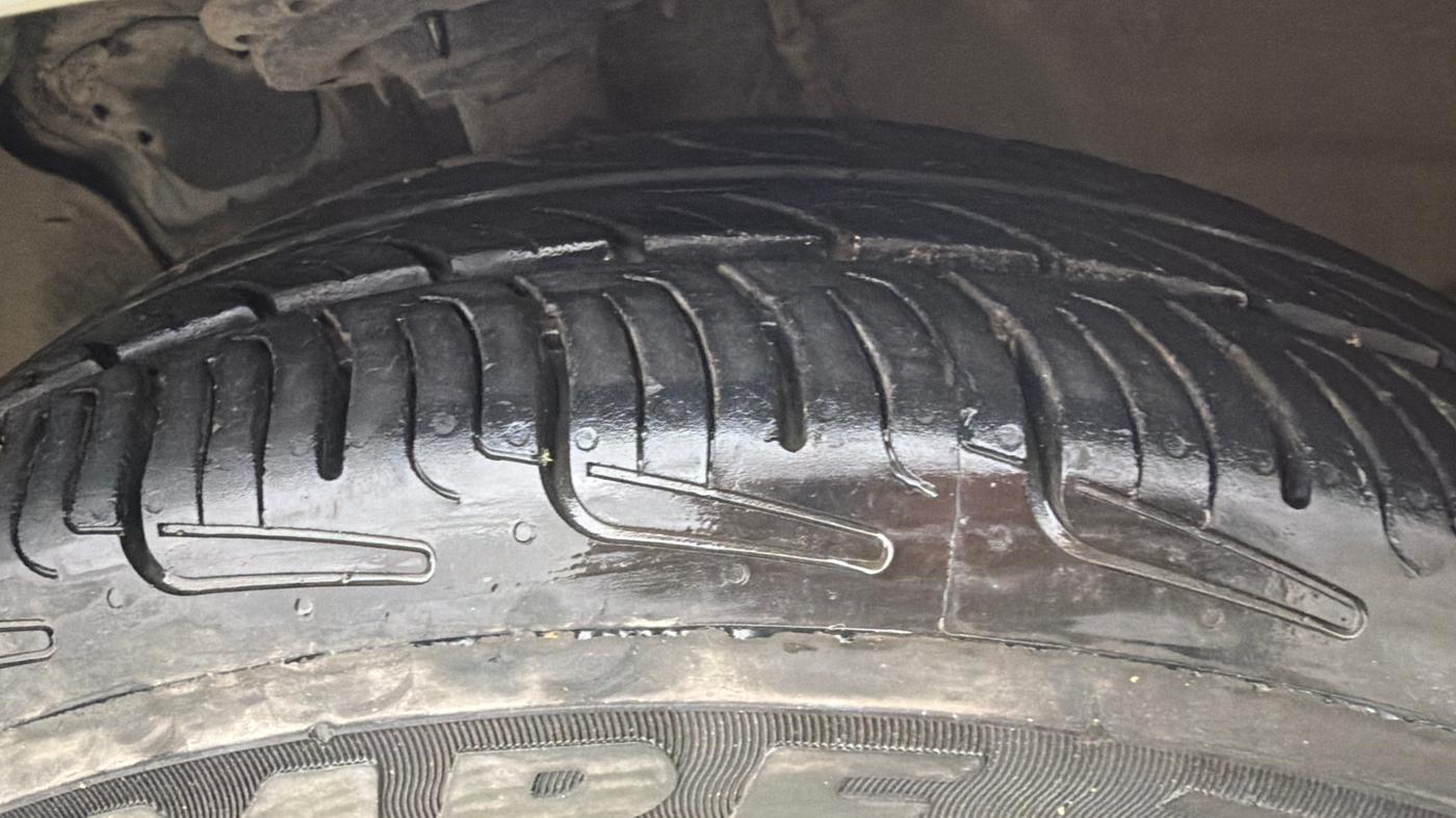 2019 Hyundai Grand i10 MAGNA 1.2 KAPPA VTVT, Petrol, Manual, 50,600 km, Left Front Tyre Tread