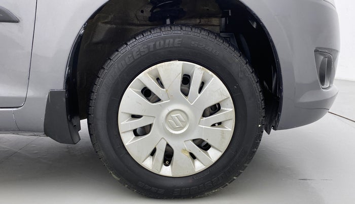 2014 Maruti Swift VXI D, Petrol, Manual, 61,216 km, Right Front Wheel