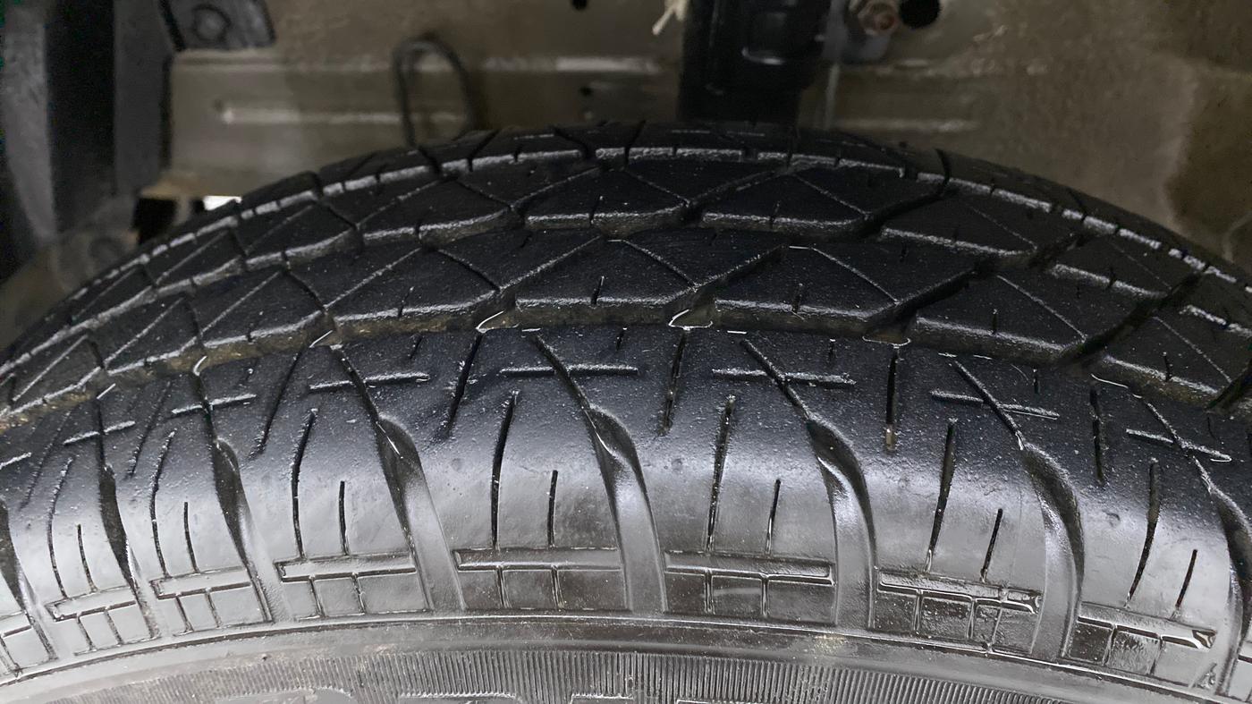 2014 Maruti Swift VXI D, Petrol, Manual, 61,216 km, Left Front Tyre Tread