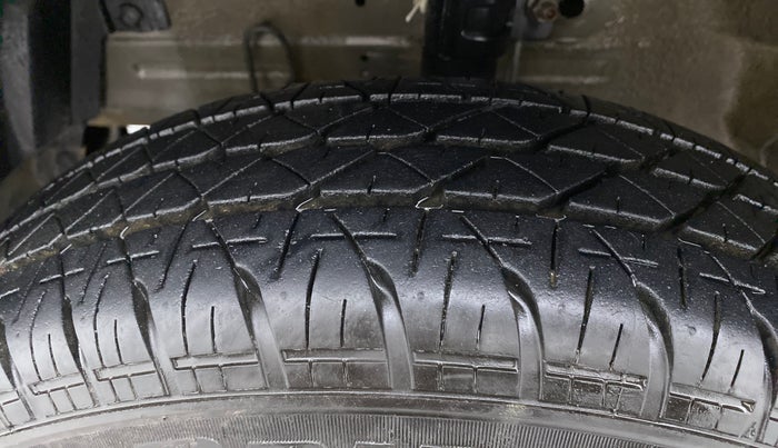 2014 Maruti Swift VXI D, Petrol, Manual, 61,216 km, Left Front Tyre Tread