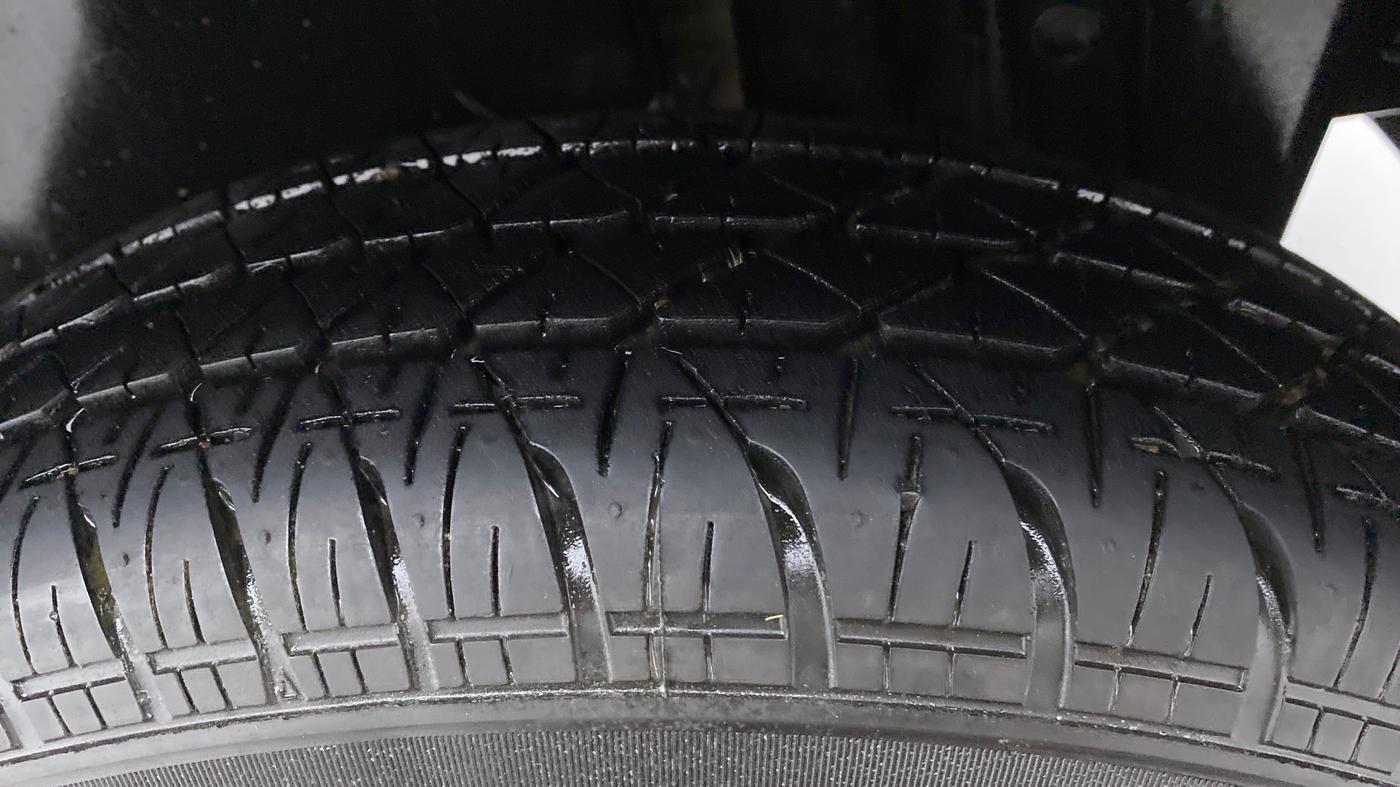 2014 Maruti Swift VXI D, Petrol, Manual, 61,216 km, Left Rear Tyre Tread