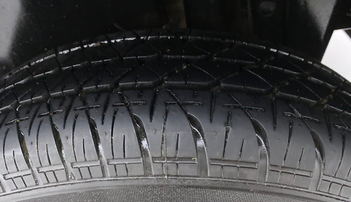 2014 Maruti Swift VXI D, Petrol, Manual, 61,216 km, Left Rear Tyre Tread