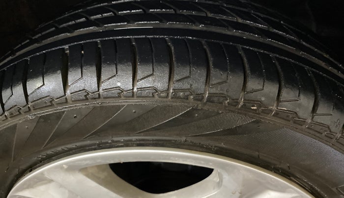 2017 Hyundai Elite i20 ASTA 1.2, Petrol, Manual, 47,311 km, Right Front Tyre Tread