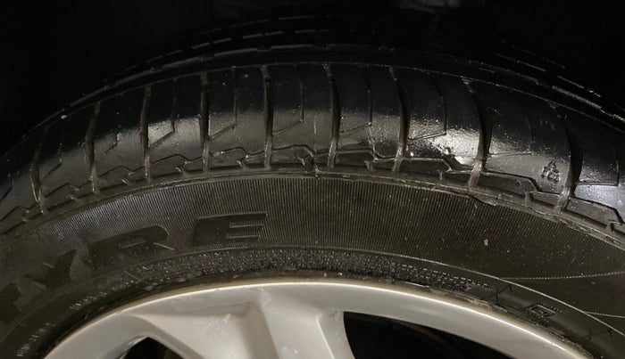 2017 Hyundai Elite i20 ASTA 1.2, Petrol, Manual, 47,311 km, Left Front Tyre Tread