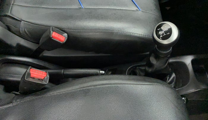 2015 Maruti Wagon R Stingray VXI, Petrol, Manual, 66,325 km, Gear Lever