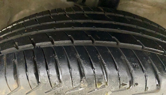 2015 Maruti Wagon R Stingray VXI, Petrol, Manual, 66,325 km, Right Front Tyre Tread
