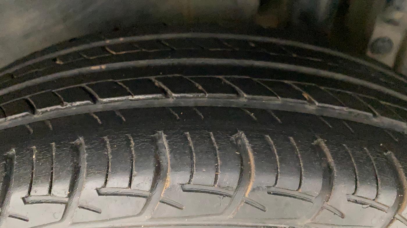 2014 Maruti Swift ZDI, Diesel, Manual, 79,446 km, Left Rear Tyre Tread