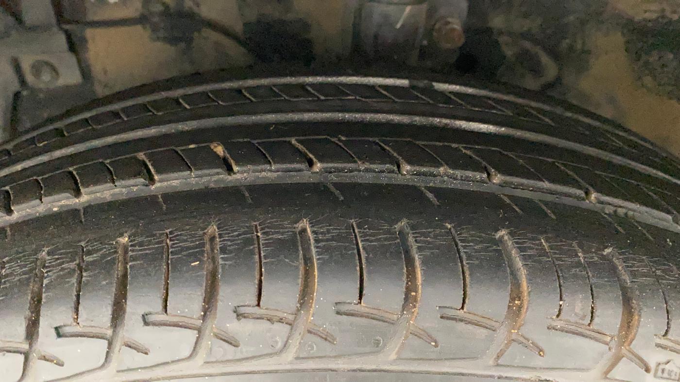 2014 Maruti Swift ZDI, Diesel, Manual, 79,446 km, Left Front Tyre Tread