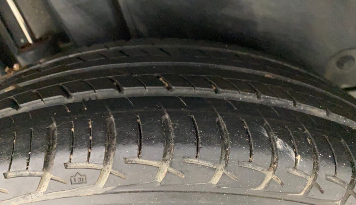 2014 Maruti Swift ZDI, Diesel, Manual, 79,446 km, Right Rear Tyre Tread