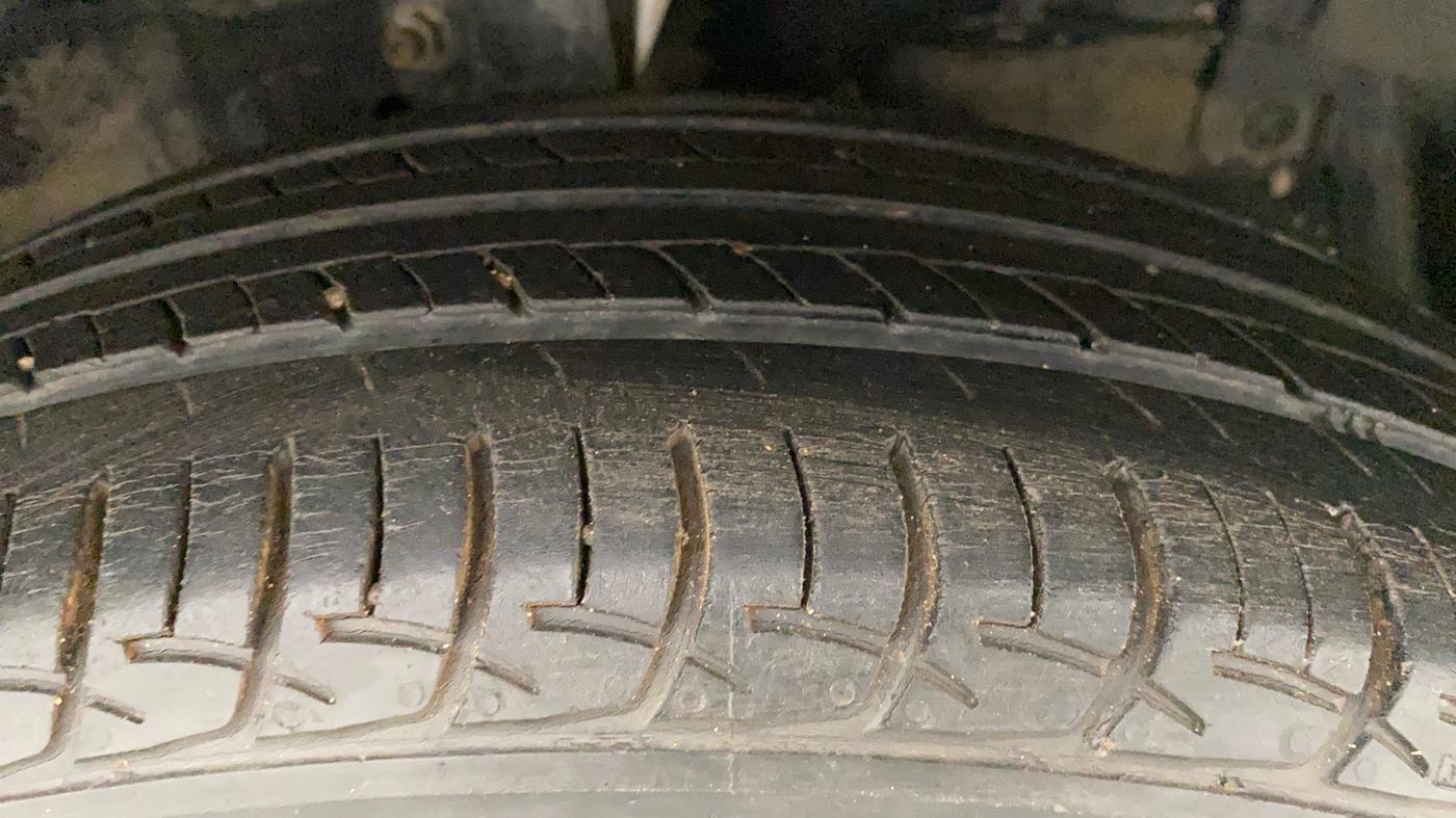 2014 Maruti Swift ZDI, Diesel, Manual, 79,446 km, Right Front Tyre Tread