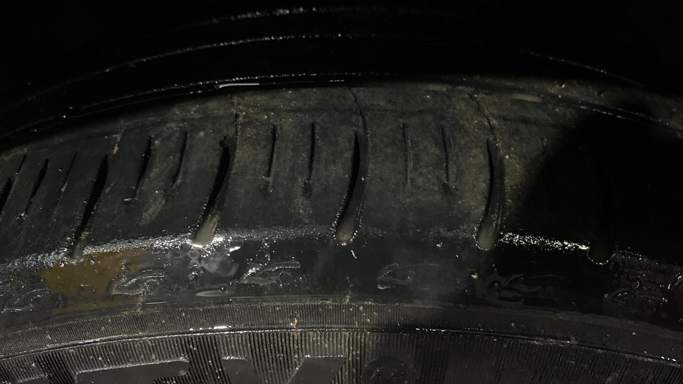 2015 Skoda Rapid 1.5 TDI CR AMBITION PLUS, Diesel, Manual, 1,06,343 km, Left Front Tyre Tread