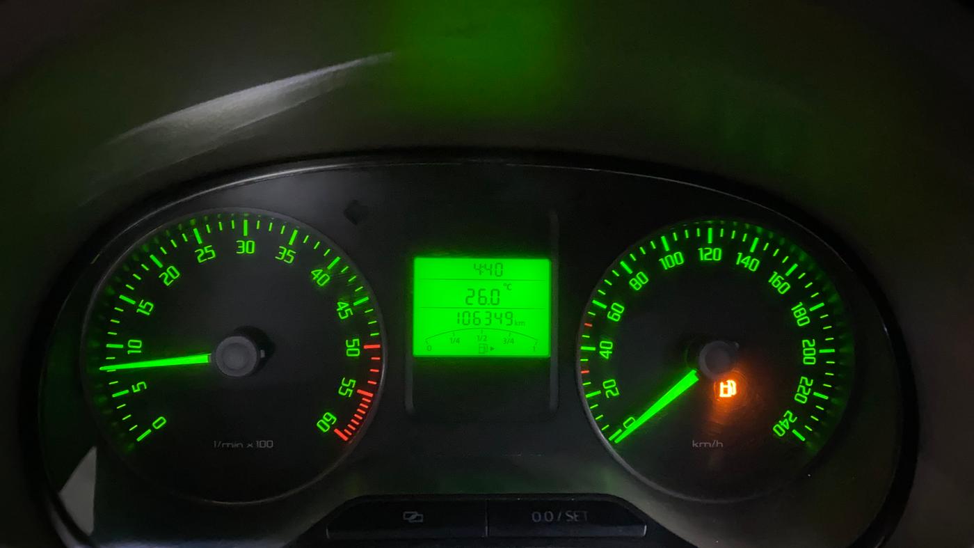 2015 Skoda Rapid 1.5 TDI CR AMBITION PLUS, Diesel, Manual, 1,06,343 km, Odometer Image