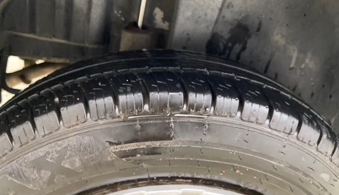 2015 Maruti Swift VXI, Petrol, Manual, 60,951 km, Right Rear Tyre Tread
