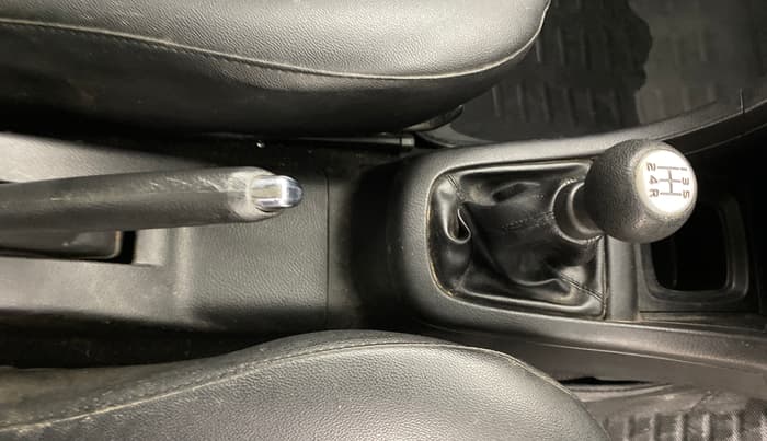2015 Maruti Swift VXI, Petrol, Manual, 60,951 km, Gear Lever