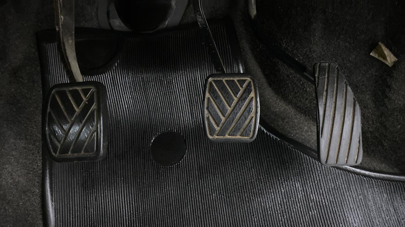 2014 Maruti Wagon R 1.0 VXI, Petrol, Manual, 20,351 km, Pedals