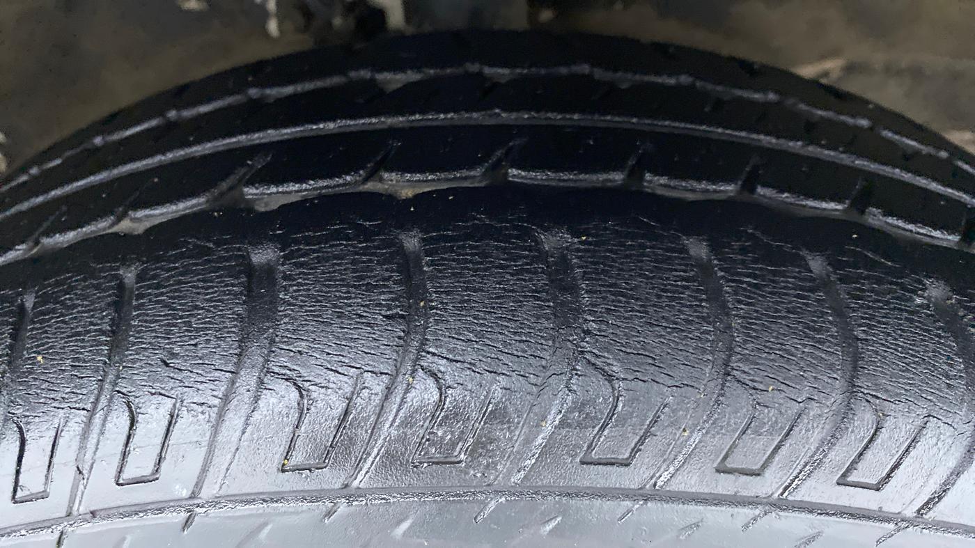 2014 Maruti Wagon R 1.0 VXI, Petrol, Manual, 20,351 km, Right Front Tyre Tread