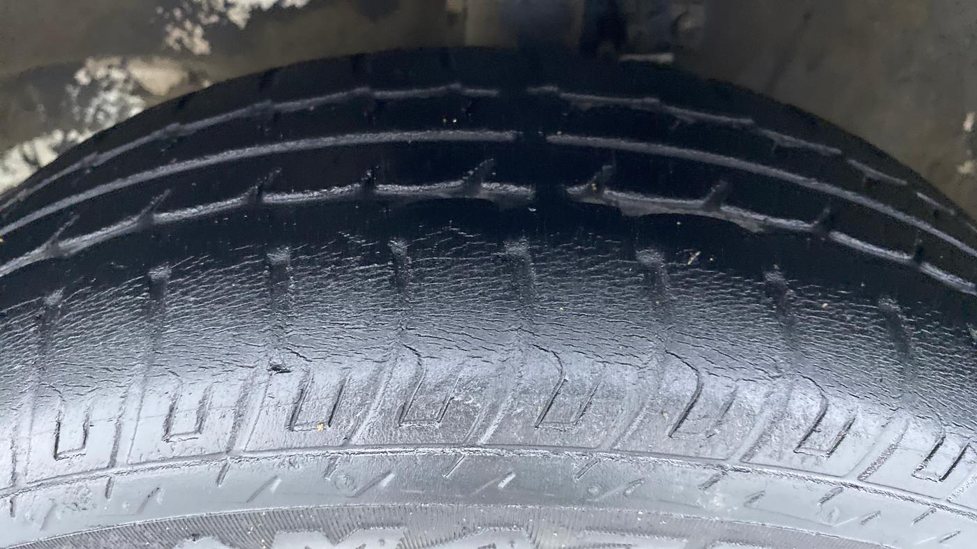 2014 Maruti Wagon R 1.0 VXI, Petrol, Manual, 20,351 km, Left Front Tyre Tread