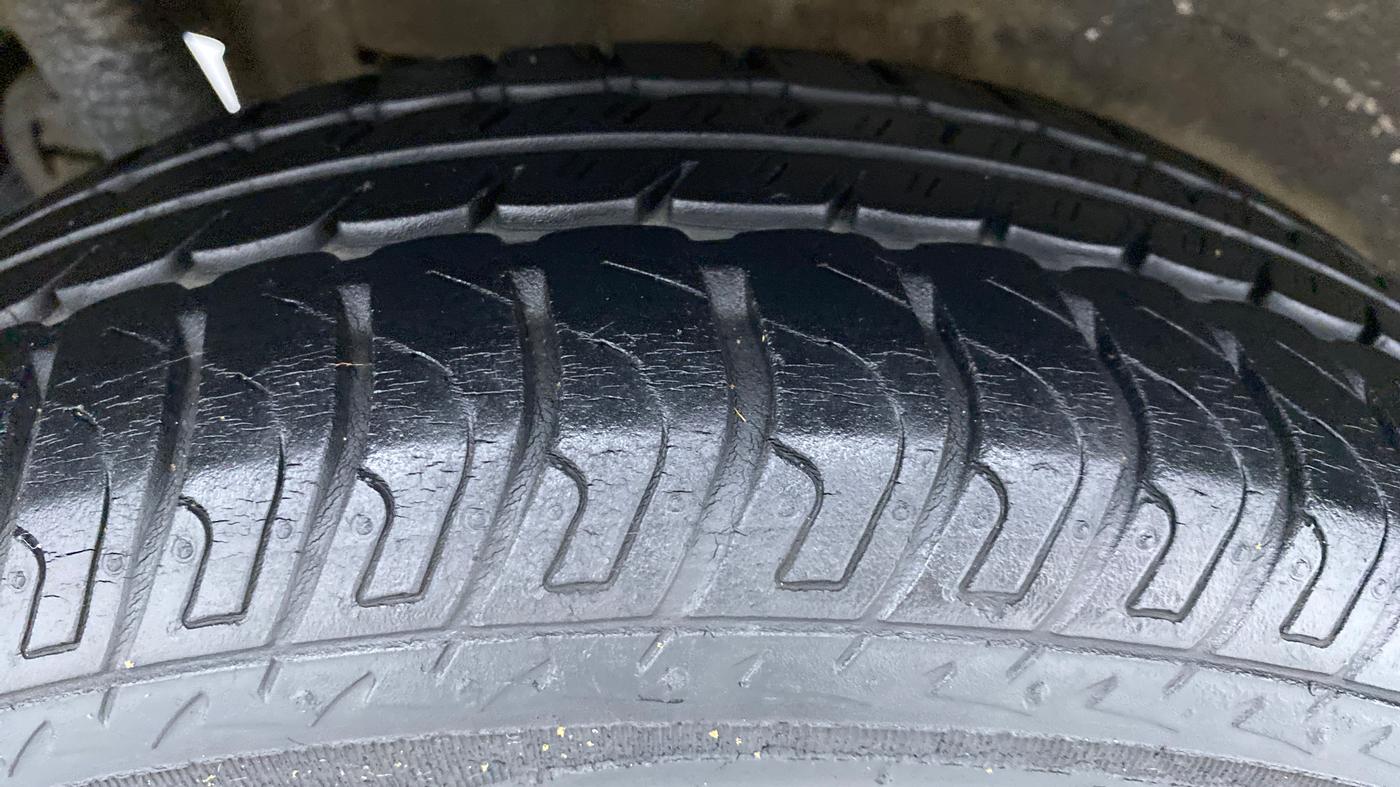 2014 Maruti Wagon R 1.0 VXI, Petrol, Manual, 20,351 km, Right Rear Tyre Tread