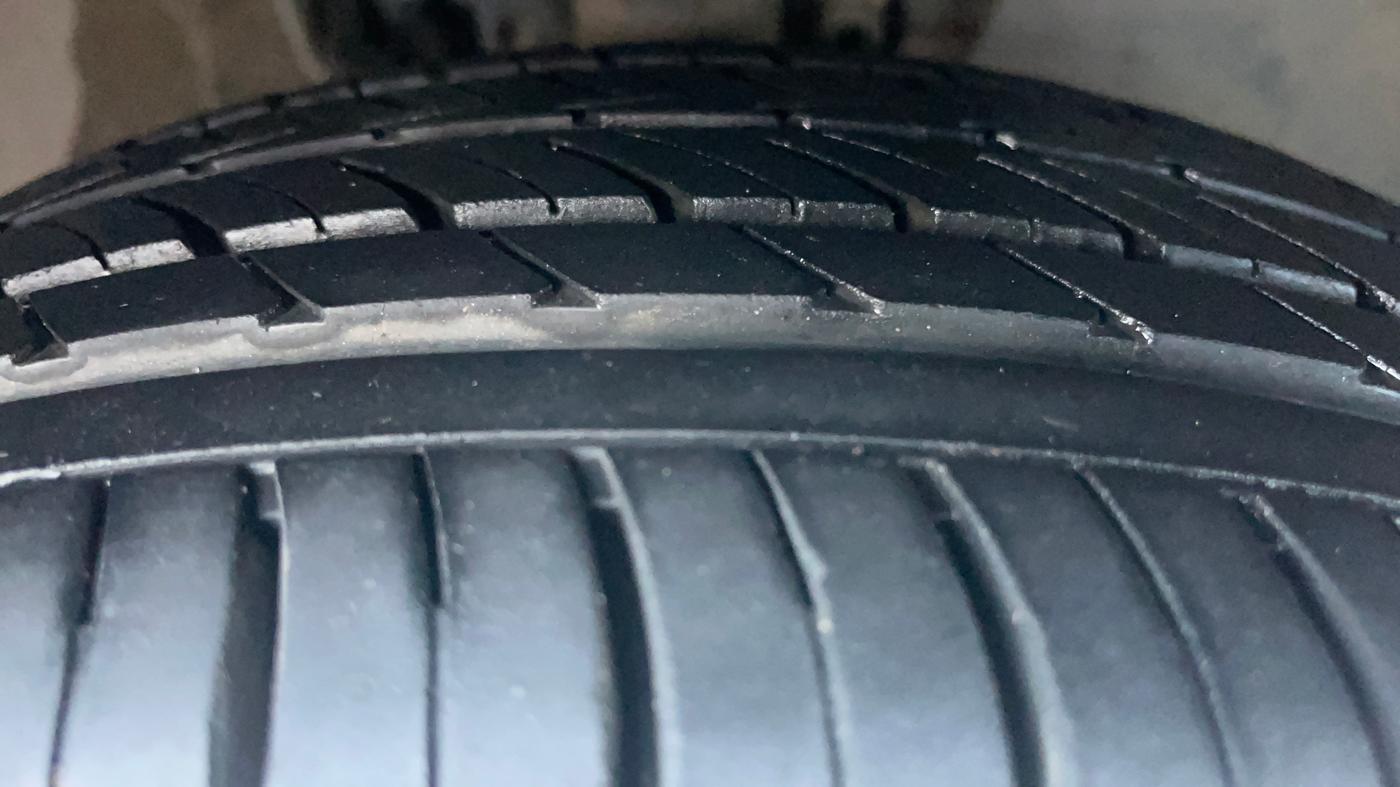 2017 Volkswagen Polo HIGHLINE PLUS 1.2(16 ALLOY, Petrol, Manual, 84,147 km, Right Front Tyre Tread