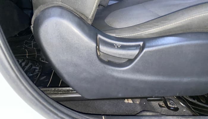 2017 Hyundai Creta E PLUS 1.6 PETROL, Petrol, Manual, 88,846 km, Driver Side Adjustment Panel