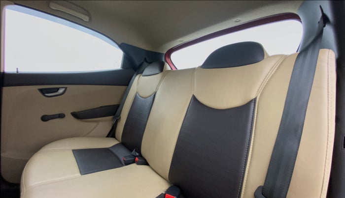 2015 Hyundai Eon SPORTZ, Petrol, Manual, 28,223 km, Right Side Rear Door Cabin