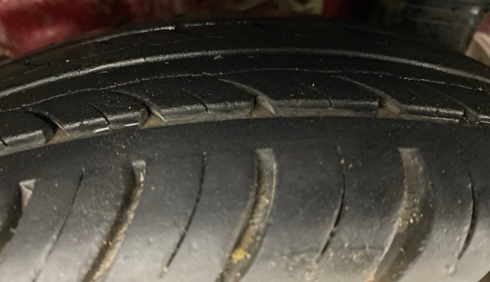 2015 Hyundai Eon SPORTZ, Petrol, Manual, 28,223 km, Left Rear Tyre Tread