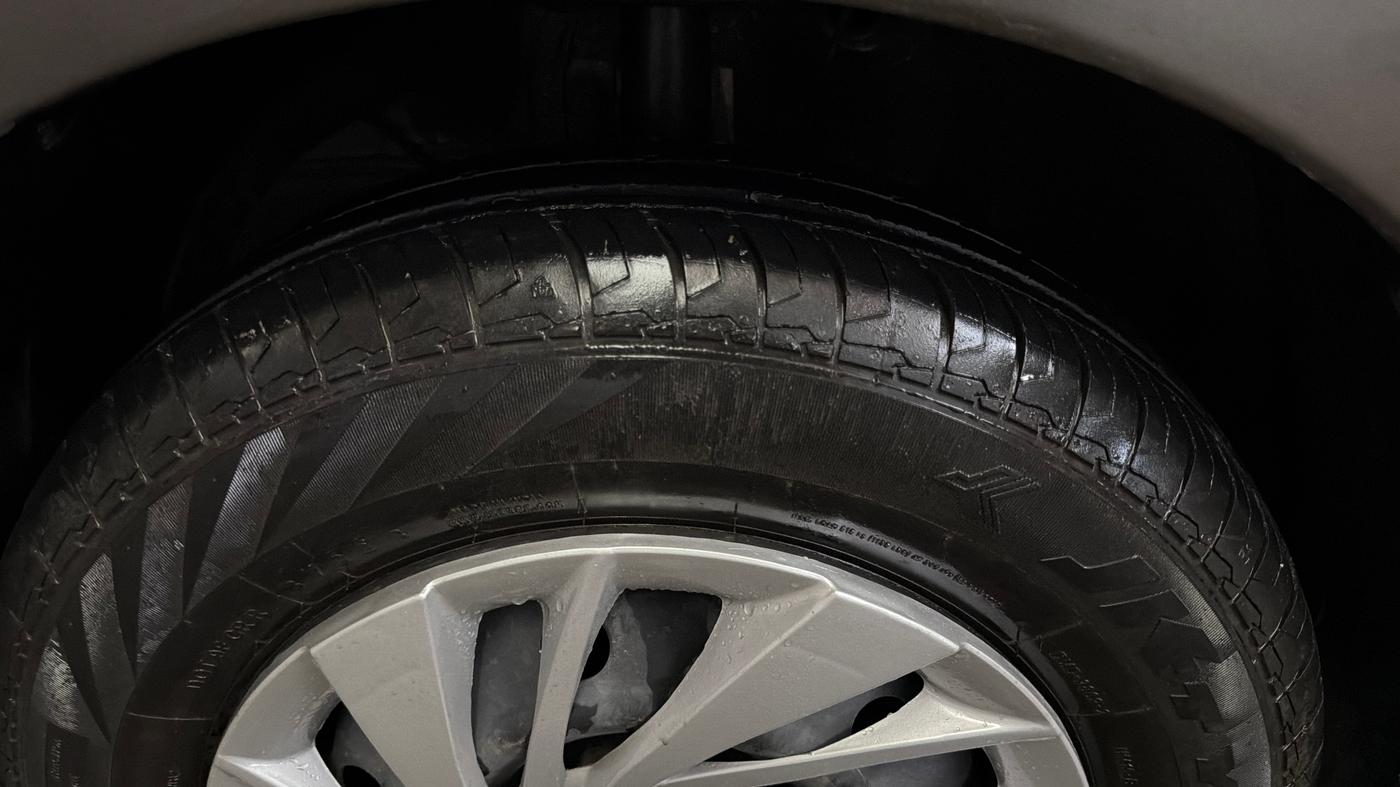 2019 Maruti Dzire VXI, Petrol, Manual, 40,602 km, Left Front Tyre Tread